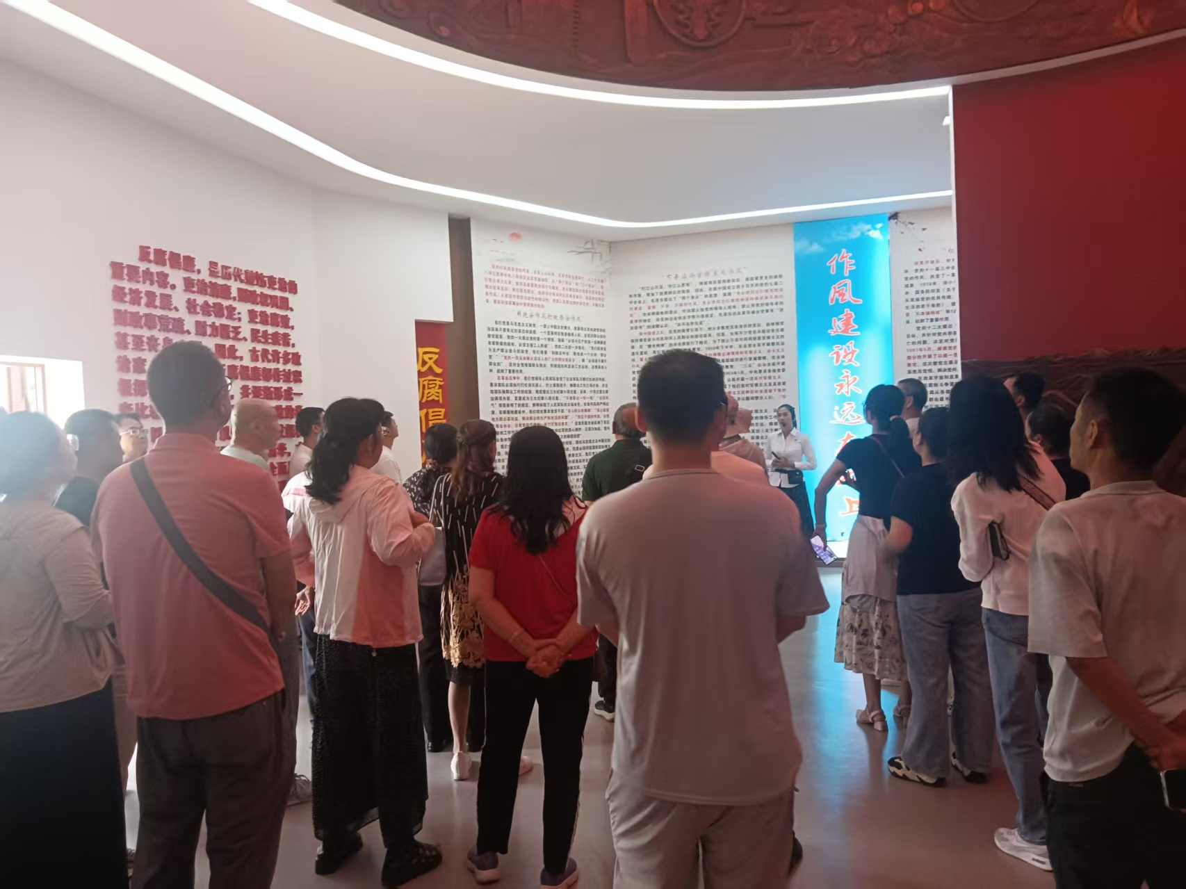 图片24 新平县工信局开展廉政教育警示教活动.png