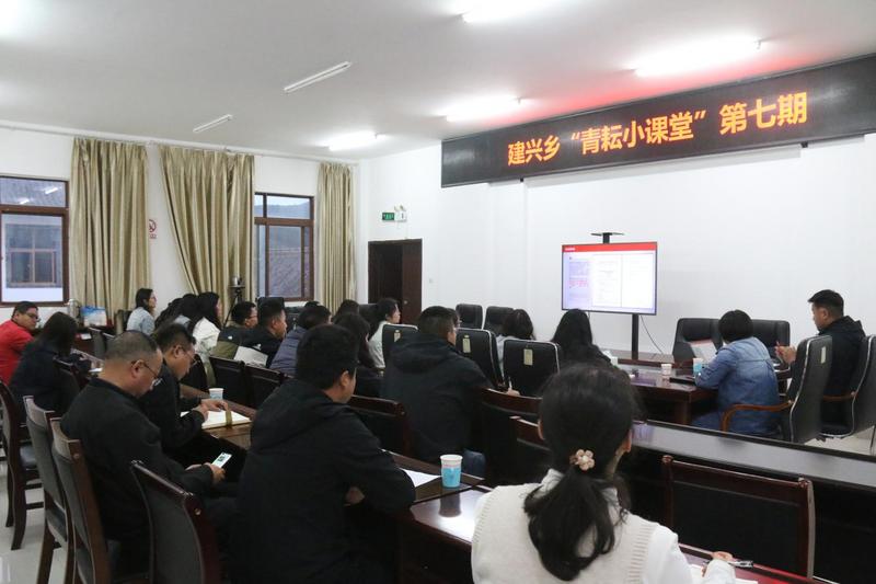 “青耘小课堂”赋能干部成长成才1.jpg
