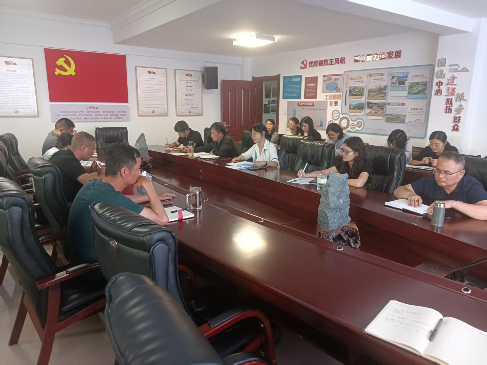 图片27 新平县工业科技和信息化局开展学习贯彻习近平总书记考察云南重要讲话精神宣讲.png