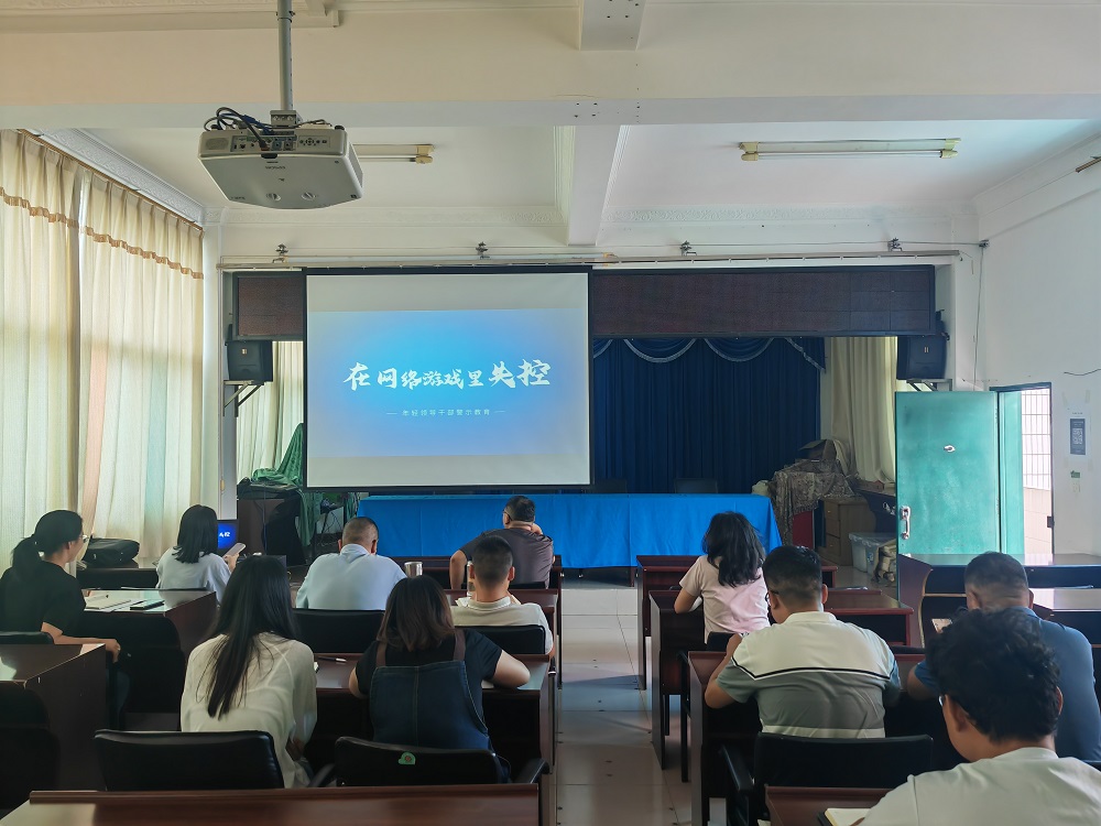 7.8青年座谈会01.jpg