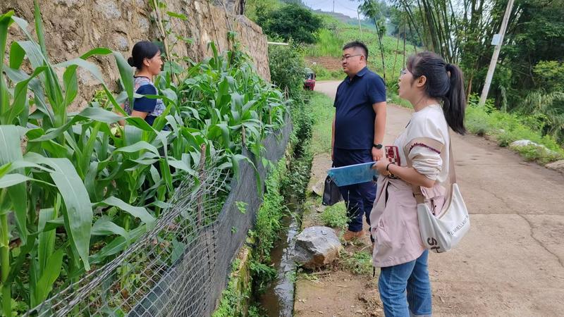 建兴：入户摸排听民意 强基固本转作风2.jpg