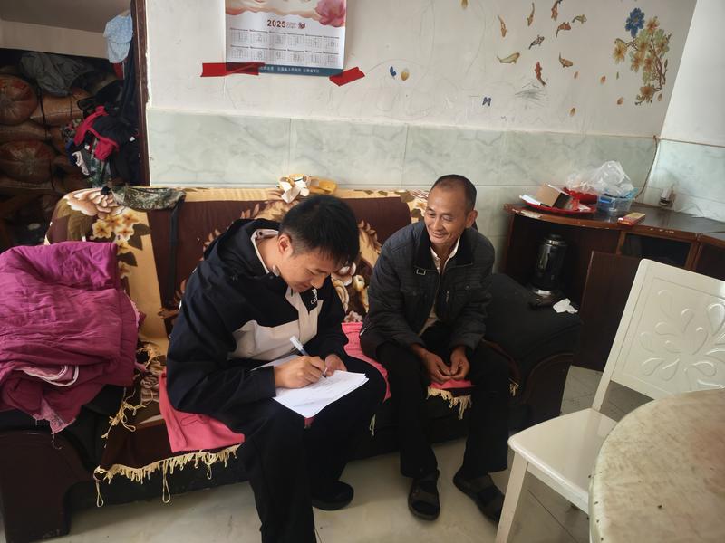 建兴：入户摸排听民意 强基固本转作风4.jpg