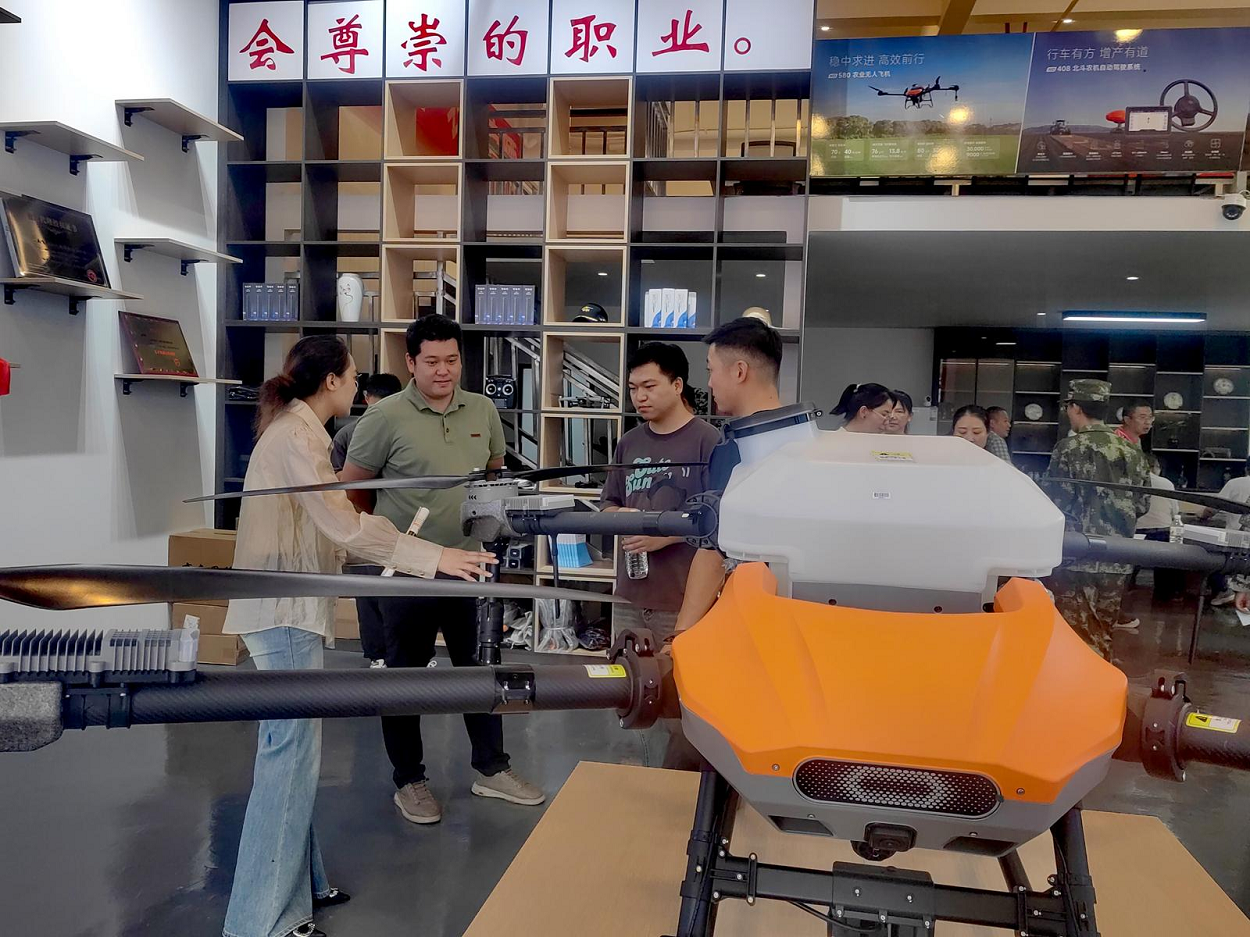 揭牌运营2.png 揭牌运营2.png