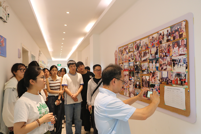 中央民族大学师生实践调研团赴锦秀社区调研民族团结进步创建工作3.png
