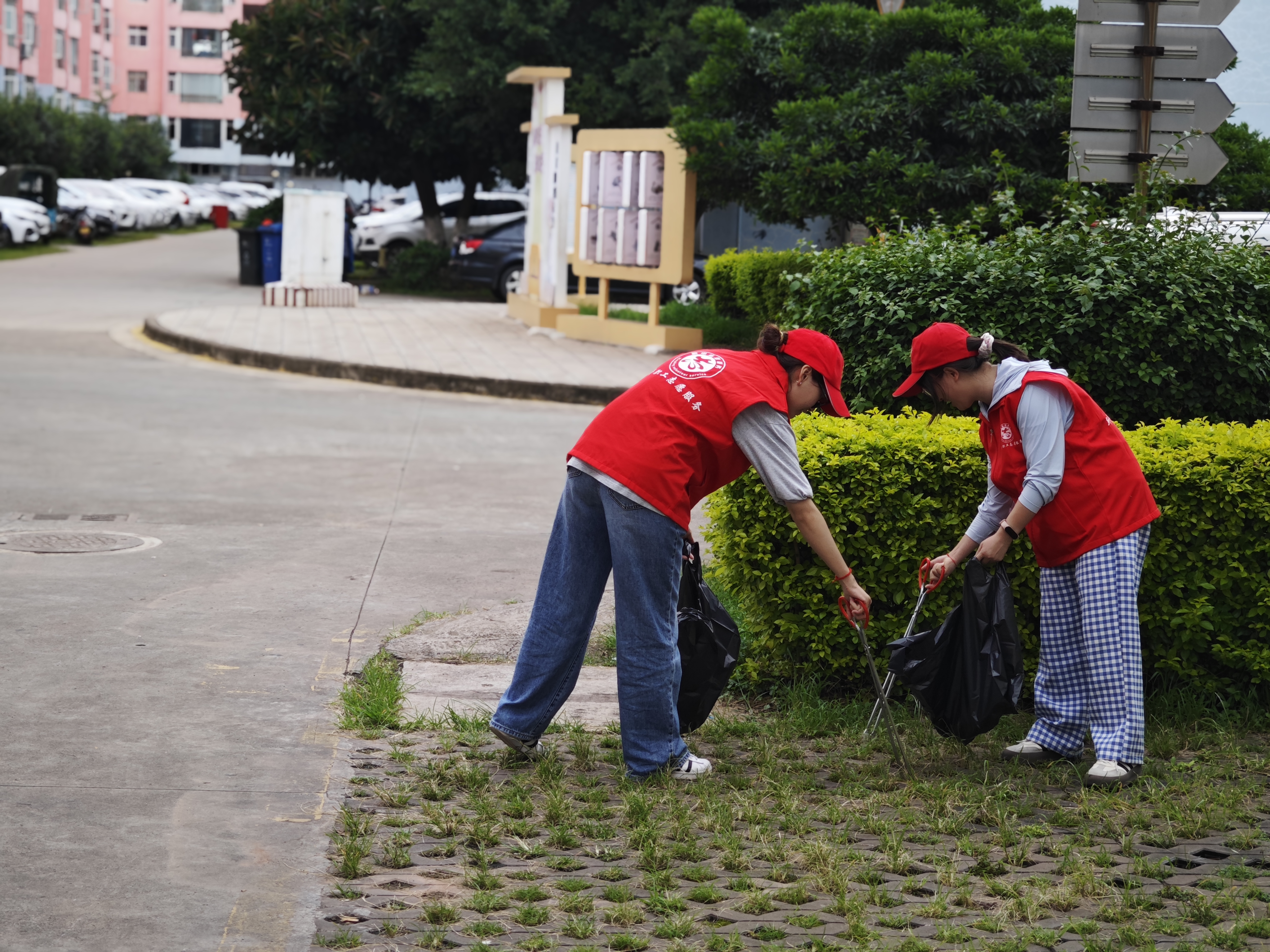 2025.7.25爱国卫生大扫除 (1).jpg