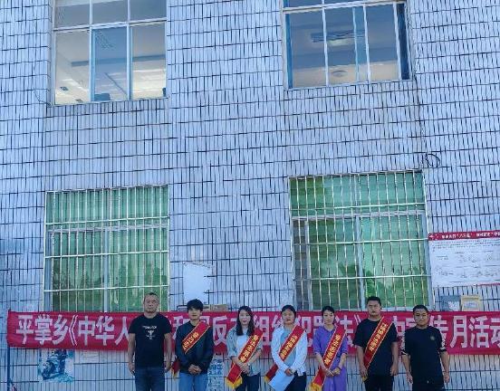 2025.08.18第8期普法强基｜“百姓”同守护“乡”就平安  《中华人民共和国反有组织犯罪法》普法宣传.jpg