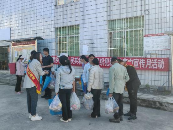 2025.08.18第8期普法强基｜“百姓”同守护“乡”就平安  《中华人民共和国反有组织犯罪法》普法宣传.jpg