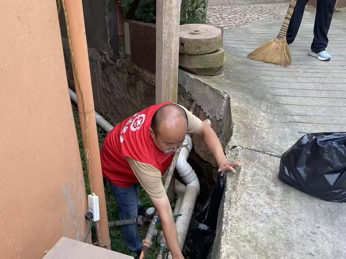 古城街道开展爱国卫生活动 绘就宜居环境新画卷2.png