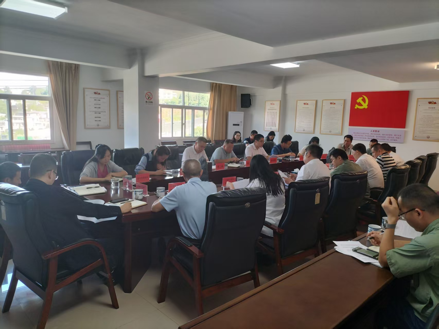 图片33 新平县召开工业领域“十五五”项目谋划座谈会.png 图片33 新平县召开工业领域“十五五”项目谋划座谈会.png