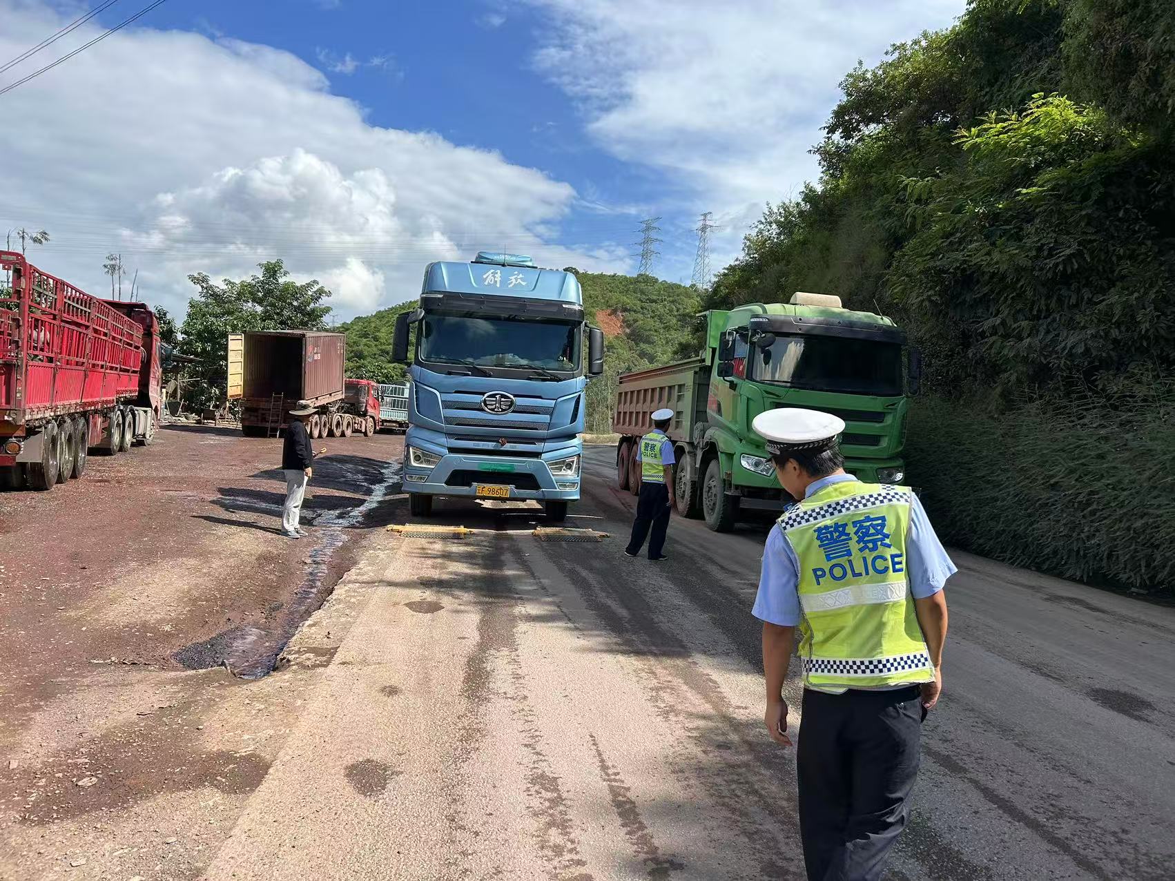 9.17 213国道K3472+500m联合流动治超02.png 9.17 213国道K3472+500m联合流动治超02.png