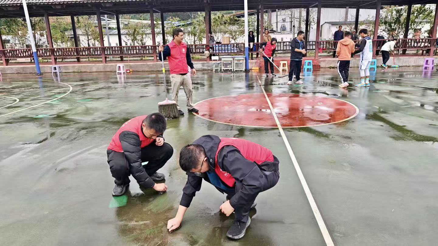 建兴乡第三十二届开歌节启幕 志愿者全程护航展风采5.jpg