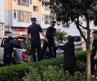 第78期 城管进社区 服务暖人心.jpg