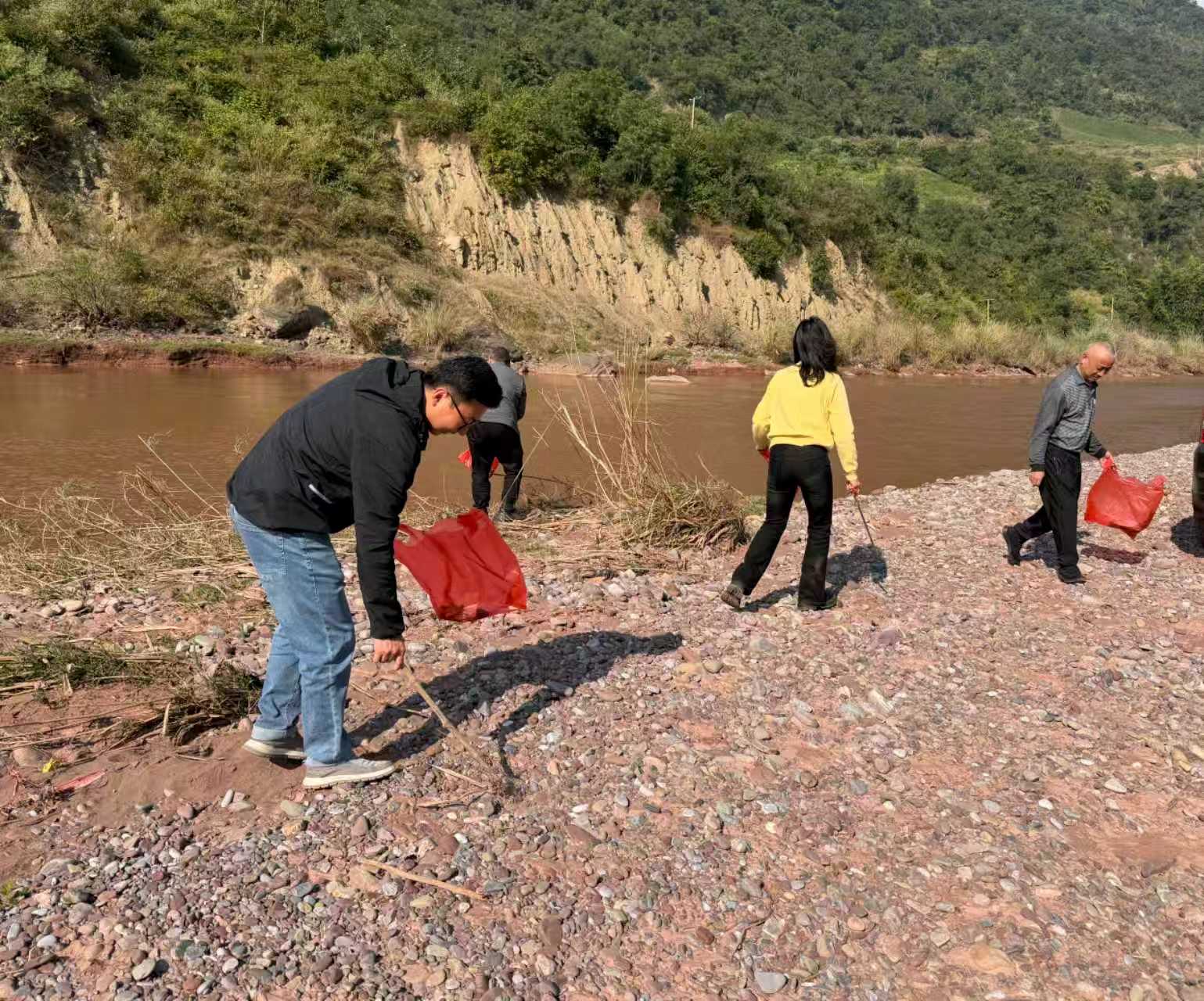 图片45 巡河护河在行动 携手共护碧水清流.jpg 图片45 巡河护河在行动 携手共护碧水清流.jpg