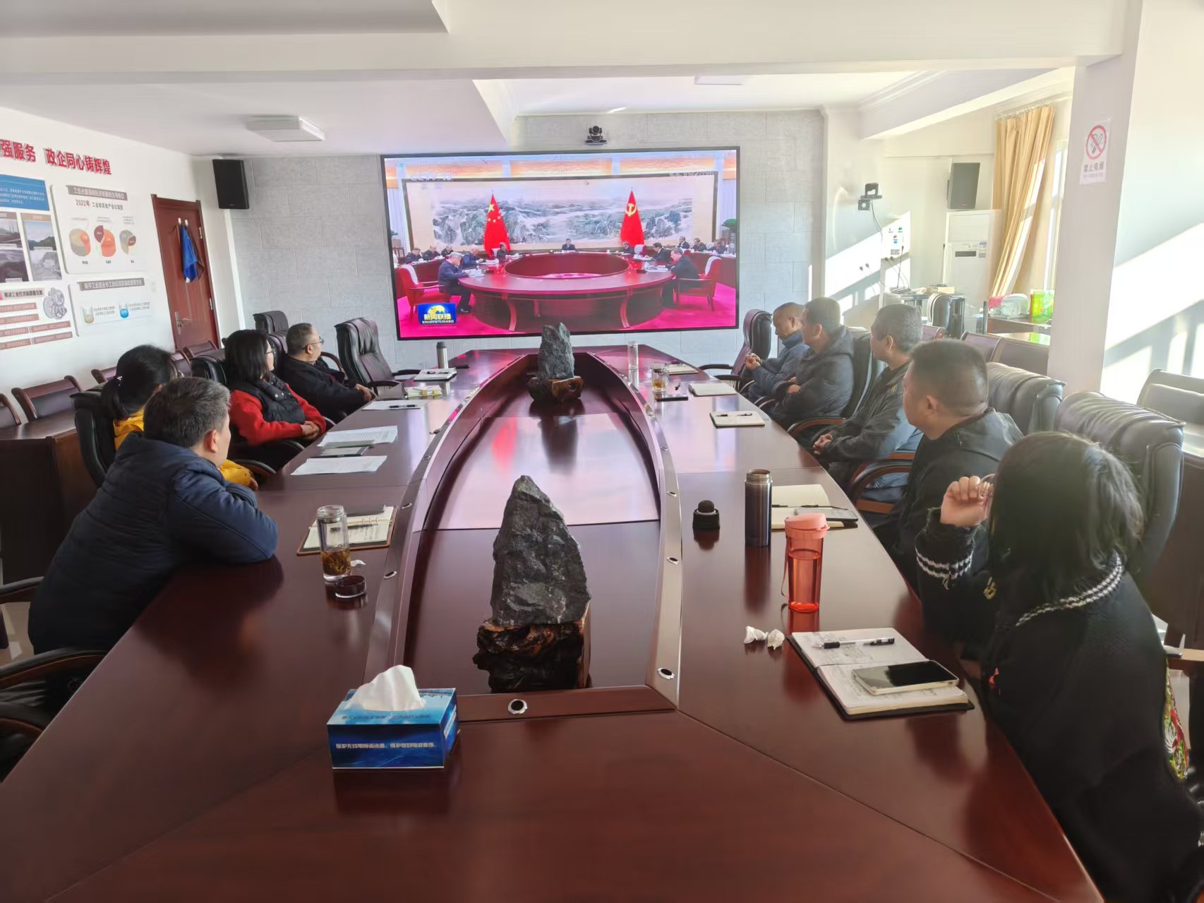 图片3 新平县工业科技和信息化局党委举行党委理论学习中心组2026年第一次集中学习.jpg