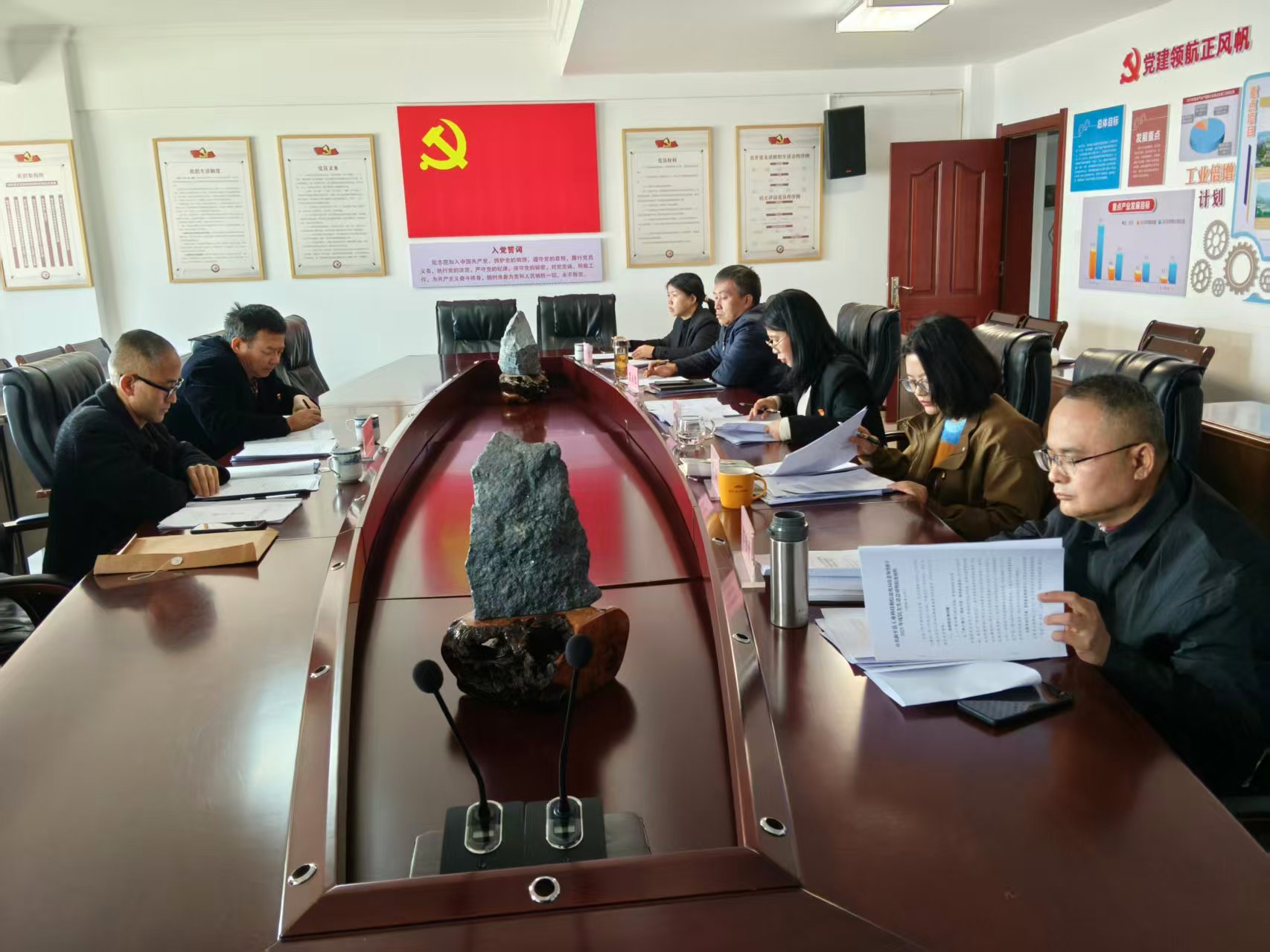 图片5 新平县工业科技和信息化局党委班子召开2025年度民主生活.jpg