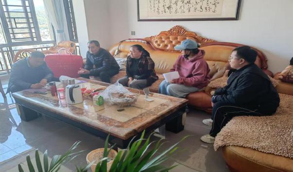 慰问现役军官家庭2.jpg 慰问现役军官家庭2.jpg