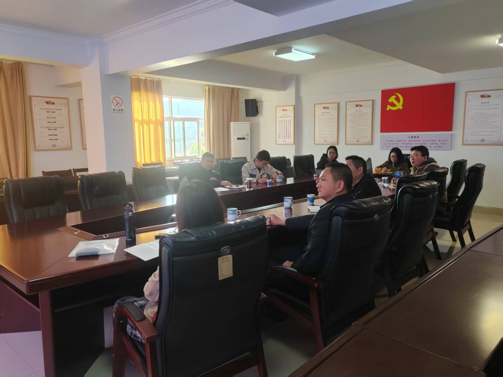 图片10 新平县工信局组织企业参加全市制造业新型技术改造城市试点申报政策视频会议.jpg