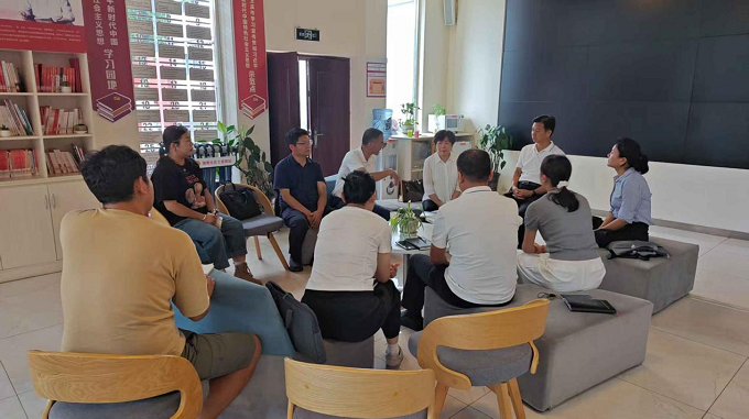 县政协领导走进社区破解协商小区治理难题1.png 县政协领导走进社区破解协商小区治理难题1.png