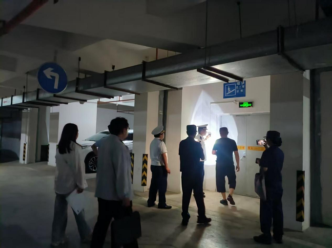 古城街道开展消防安全集中夜查行动 筑牢夜间安全“防火墙”4.png